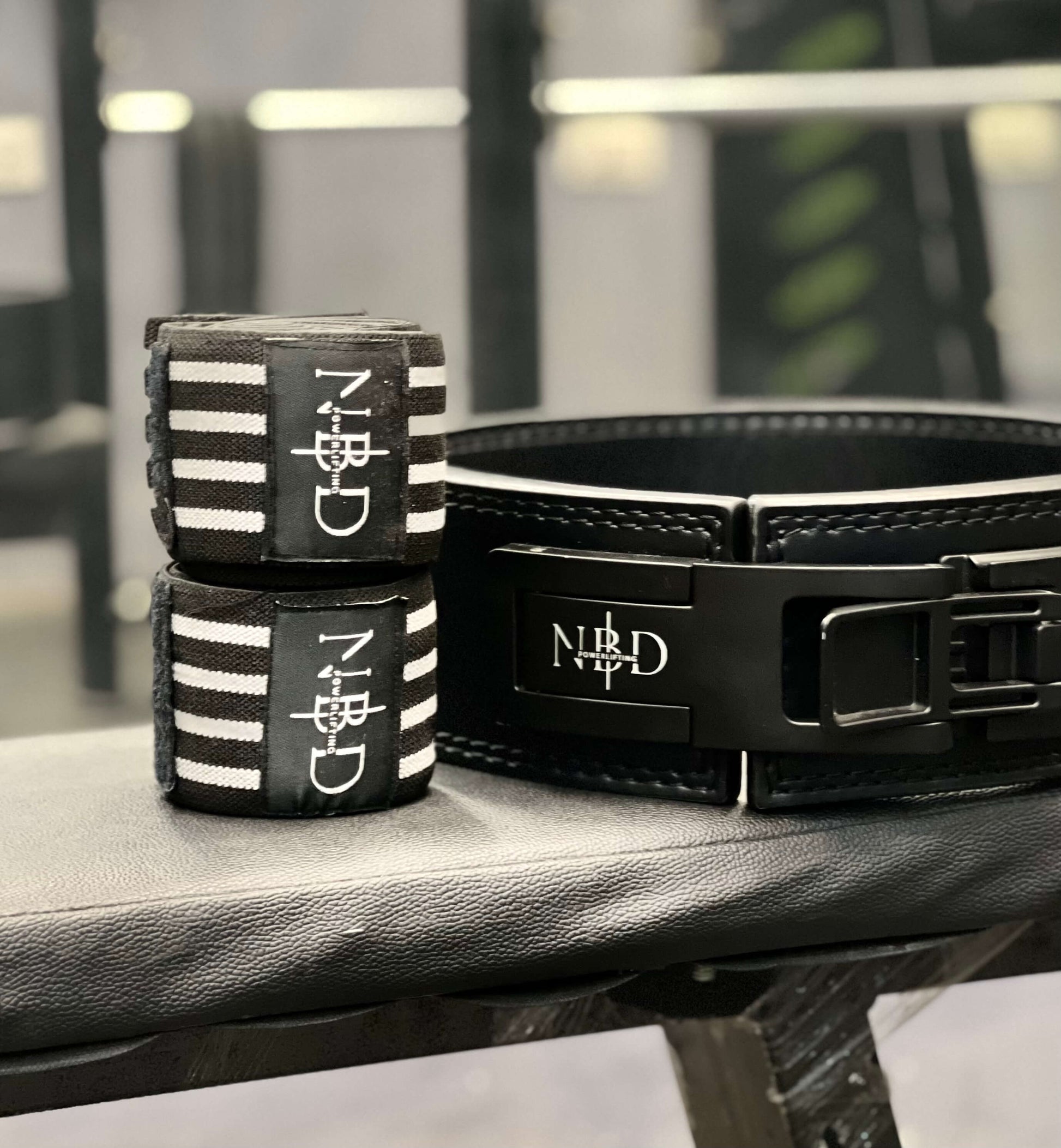 Versatile Gym Companion - Essential knee support for squats, weightlifting, and various gym activities
